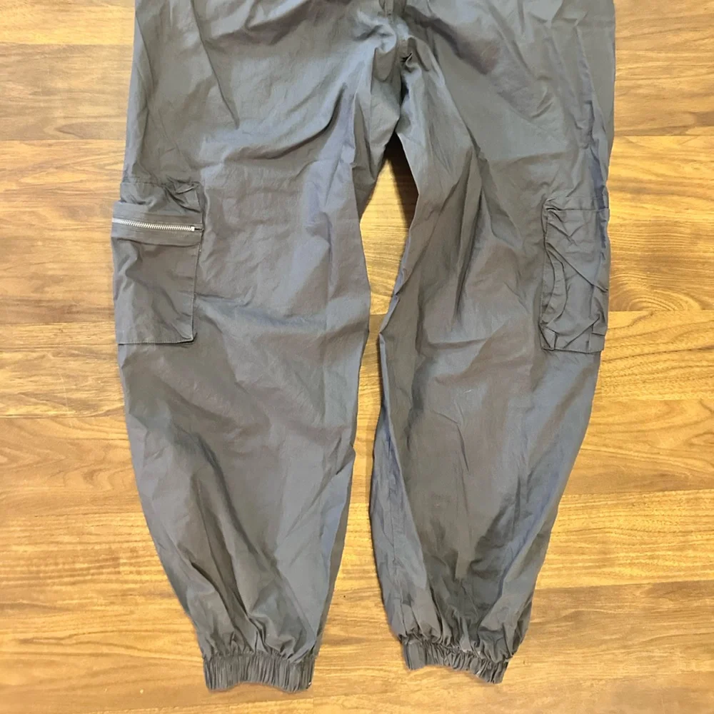 Rue21 Black Cargo Pants with Multi-Pocket Detail - Picture 4 of 4